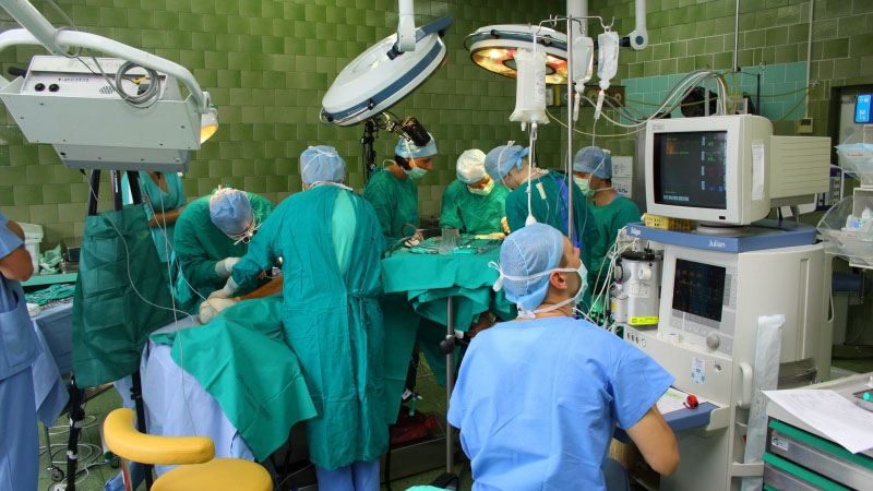 Operacja krtani na żywo w Internecie – efekt współpracy Kliniki Otolaryngologii UM w Poznaniu i PCSS