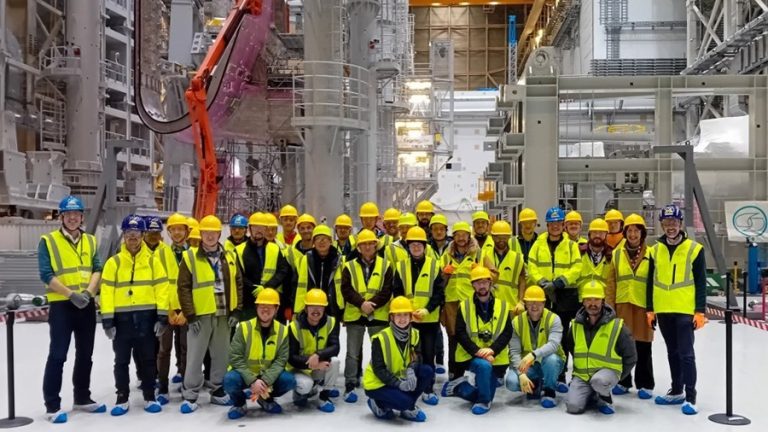 Wizyta we wnętrzu reaktora fuzyjnego ITER