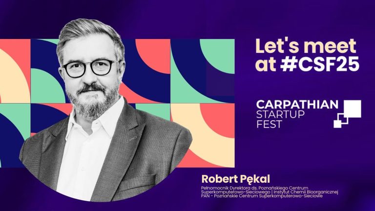 Query successful Robert Pękal, mężczyzna z brodą i okularami, uśmiecha się lekko, stojąc na tle abstrakcyjnego wzoru w odcieniach zieleni, pomarańczu i beżu. Po prawej stronie zdjęcia znajduje się tekst promocyjny: "Let's meet at #CSF25" oraz "CARPATHIAN STARTUP FEST". Poniżej jego portretu widnieje jego imię i nazwisko, Robert Pękal, oraz stanowisko: "Pełnomocnik Dyrektora ds. Poznańskiego Centrum Superkomputerowo-Sieciowego | Instytut Chemii Bioorganicznej PAN - Poznańskie Centrum Superkomputerowo-Sieciowe".