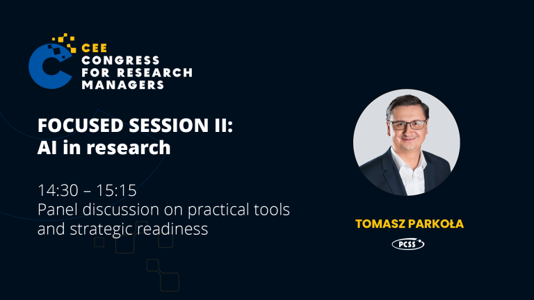Grafika jest plakatem promującym sesję na Kongresie Menedżerów Badań CEE. Zawiera tytuł sesji: FOCUSED SESSION II: AI in research (sesja ukierunkowana II: AI w badaniach) oraz czas jej trwania: 14:30 – 15:15. Poniżej znajduje się informacja o temacie panelu: Panel discussion on practical tools and strategic readiness (Dyskusja panelowa na temat praktycznych narzędzi i strategicznej gotowości). Na grafice widnieje również zdjęcie prelegenta, Tomasza Parkoły z logo PCSS.