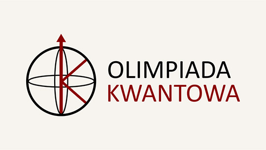 Logo Olimpiady Kwantowej: sferyczny symbol z czerwoną strzałką i literą K, obok tekst „OLIMPIADA KWANTOWA” w dwóch wierszach.